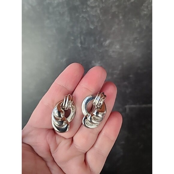 Silver Tone Metal Screwback Earrings Vintage - Picture 1 of 10
